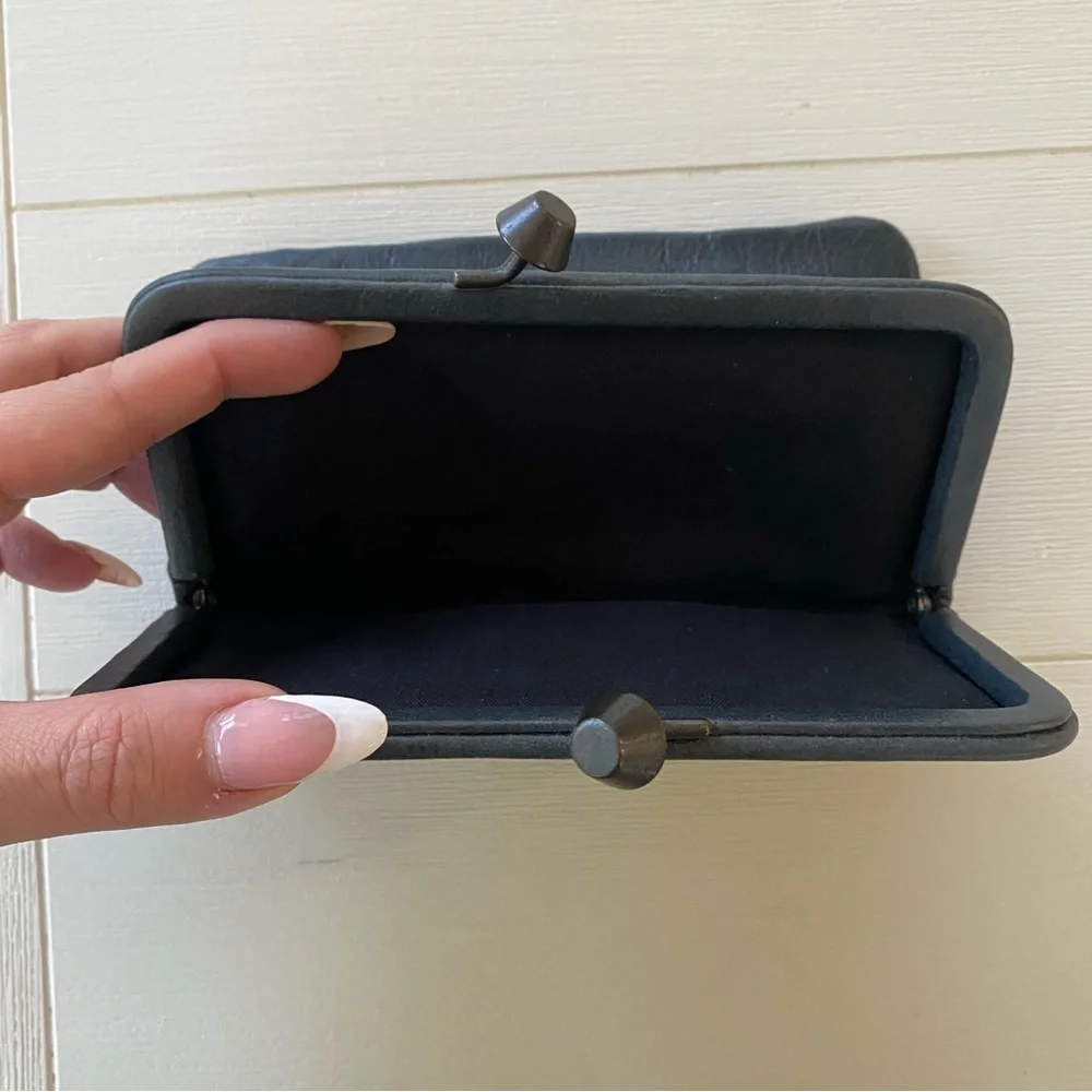 BRAND NEW BALENCIAGA WALLET - Picture 3 of 6
